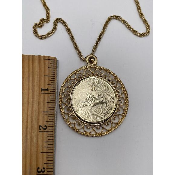 Leo Astrology Pendant Medallion Large Vintage Gold Tone Chain - Picture 4 of 8